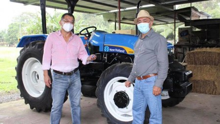 IDIAP Río Sereno adquiere tractor para producción de semillas de frijol poroto