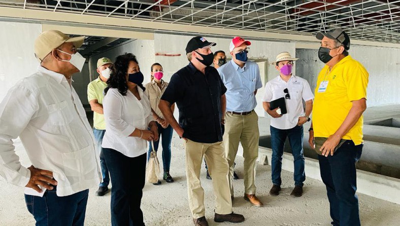 DELEGACIÓN DE LA EMBAJADA DE LOS ESTADOS UNIDOS DE AMÉRICA VISITA LA FUTURA SEDE DEL CENTRO DE EXCELENCIA HORTÍCOLA DEL IDIAP EN AZUERO.