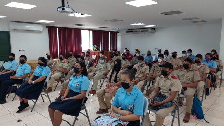 ESTUDIANTES RECIBEN CAPACITACIÓN EN PASTURAS