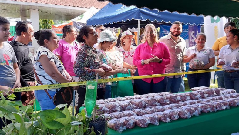 IDIAP ENTREGÓ SEMILLAS Y PRODUCTOS AGROPECUARIOS  A LA COMUNIDAD CHIRICANA