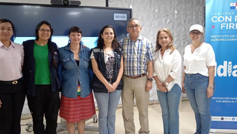 ESPECIALISTAS DEL INSTITUTO DE DESARROLLO AGROPECUARIO DE CHILE (INDAP) REALIZAN JORNADA EN IDIAP DIVISA