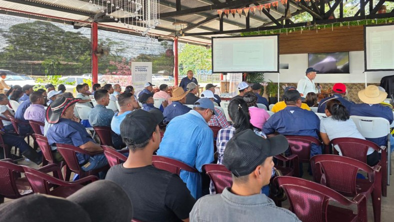 COPEG E IDIAP EN COLABORACIÓN CAPACITANDO A LOS GANADEROS DEL PAÍS