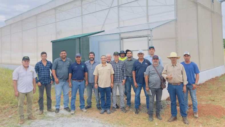 MODERNO INVERNADERO PARA FORTALECER LA INVESTIGACIÓN