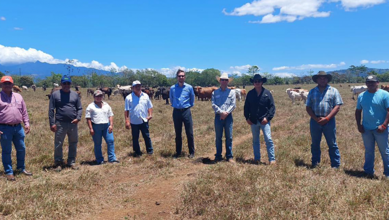 DELEGACIÓN DE EEUU VISITÓ LA ESTACIÓN EXPERIMENTAL DEL IDIAP EN GUALACA