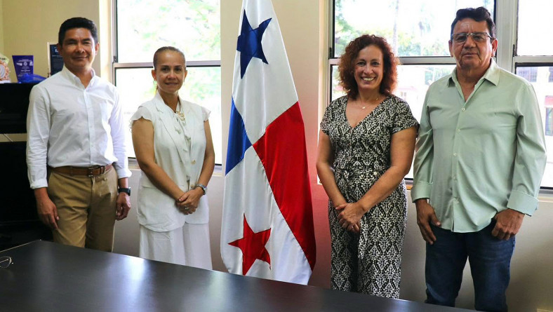 RECIBIMIENTO DE LA DRA. MARÍA JESÚS ALCALDE – REALIZARÁ PASANTÍA POR UNIV. SEVILLA, ESPAÑA