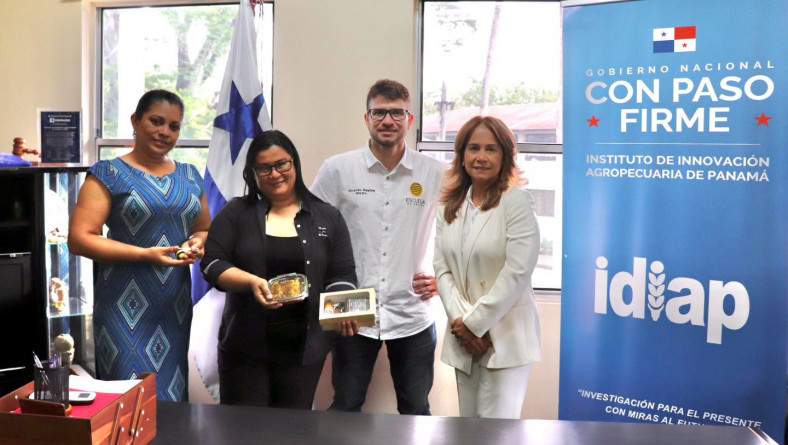 IDIAP RECIBE VISITA DE CONSULTOR INTERNACIONAL RICARDO OSPINA DE LA ESCUELA DE APICULTURA DE MEDELLÍN