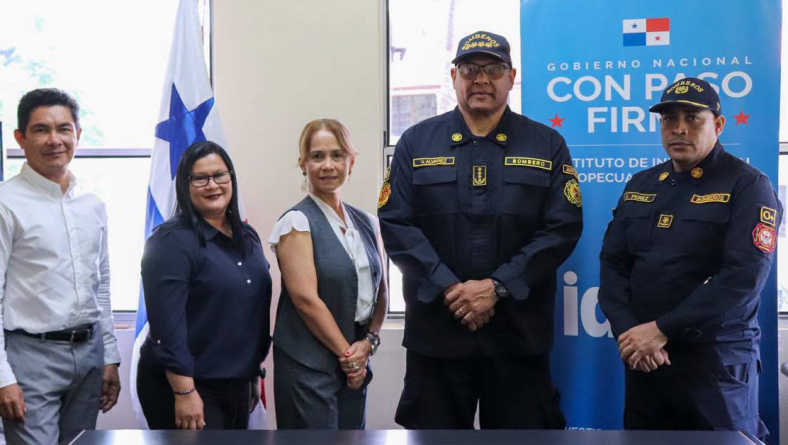 IDIAP Y EL BENEMÉRITO CUERPO DE BOMBEROS DE LA REPÚBLICA DE PANAMÁ SER REUNEN
