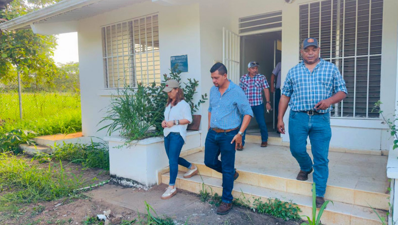 LA DIRECTORA GENERAL VISITA EL SUBCENTRO EXPERIMENTAL DEL IDIAP EN TONOSÍ Y PEDASÍ