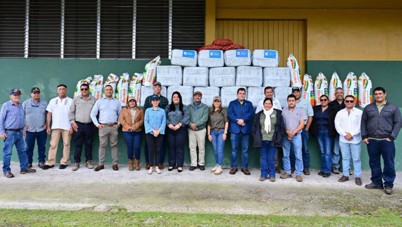 IDIAP ENTREGA 200 BOLSAS DE SUSTRATO A PRODUCTORES DE PAPA EN CERRO PUNTA