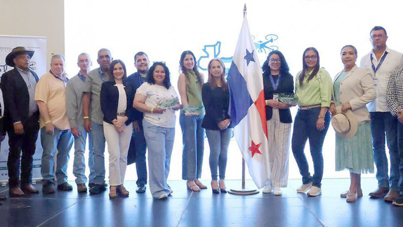 IDIAP OBTIENE CUATRO PREMIOS POR TRABAJOS DE INVESTIGACIÓN EN EL PCCMCA HONDURAS 2026